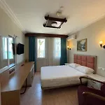 Arden Hotel
